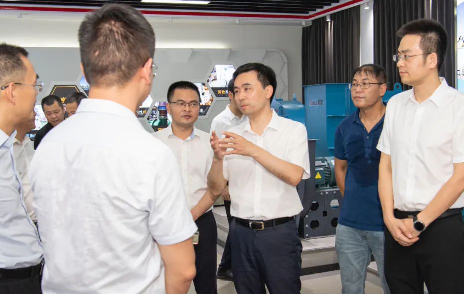 聚英環(huán)保：金進(jìn)富赴企業(yè)調(diào)研經(jīng)濟(jì)穩(wěn)進(jìn)提質(zhì)工作時強(qiáng)調(diào)：穩(wěn)生產(chǎn)強(qiáng)創(chuàng)新拓市場 為“兩個先行”打下堅(jiān)實(shí)基礎(chǔ)